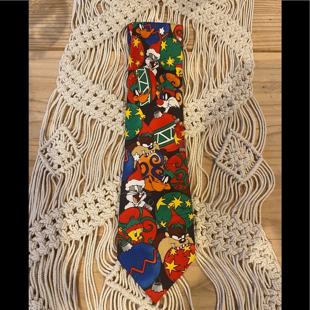 Looney Tunes Vintage Men's Christmas Neck Tie.